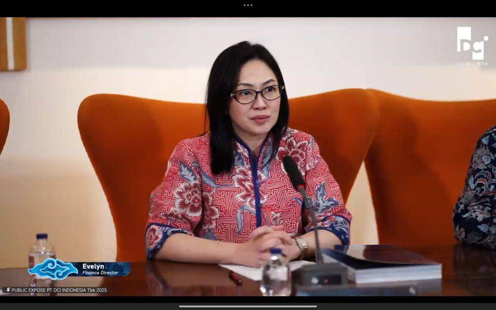 Direktur Keuangan dan Corporate Affairs DCI Indonesia, Evelyn (Screenshot Zoom)