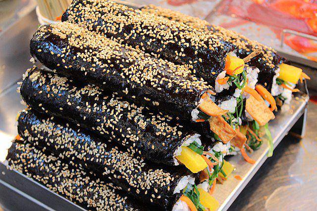 ilustrasi kimbap (commons.wikimedia.org/junho306)