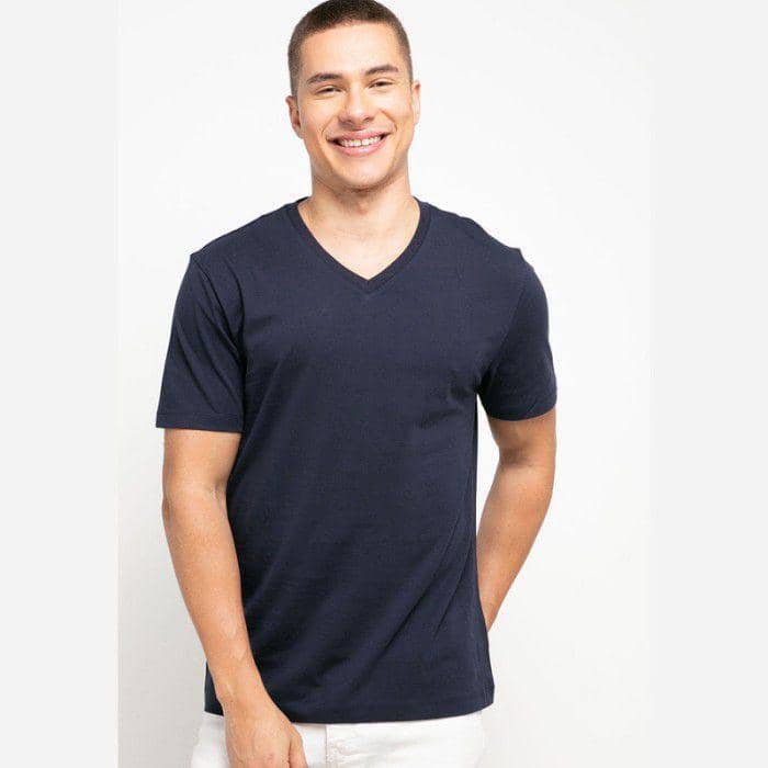 kaus Giordano V-Neck Tee Pria Signature. (tokopedia.com/giordanoid)