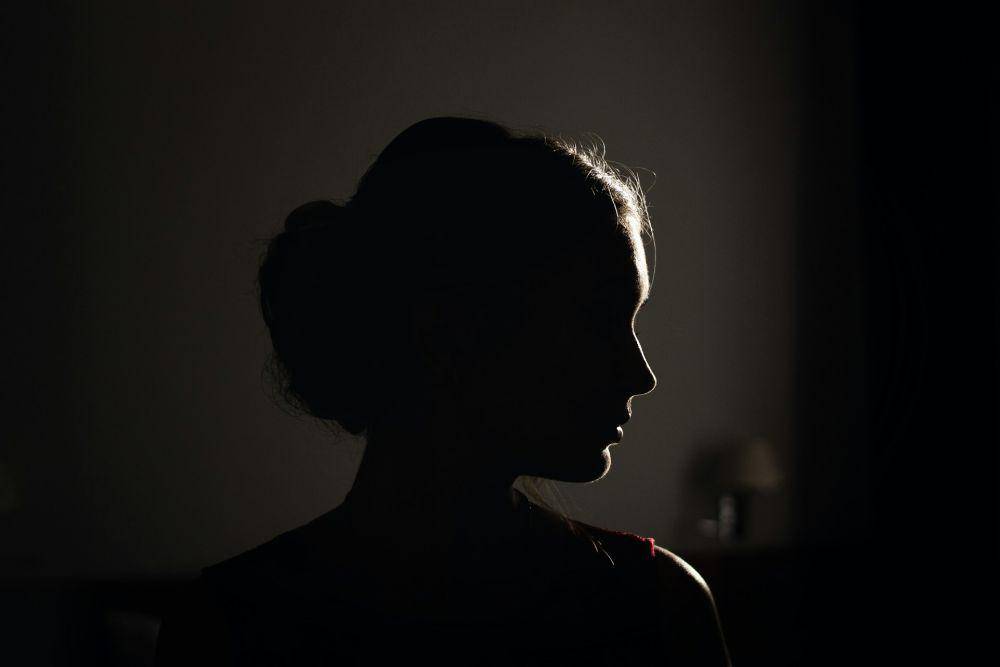 ilustrasi wanita melawan mitos (unsplash.com/Andrey Zvyagintsev)