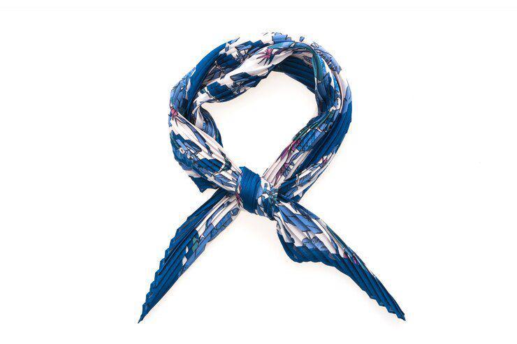 Scarf (freepik.com/mrsiraphol)
