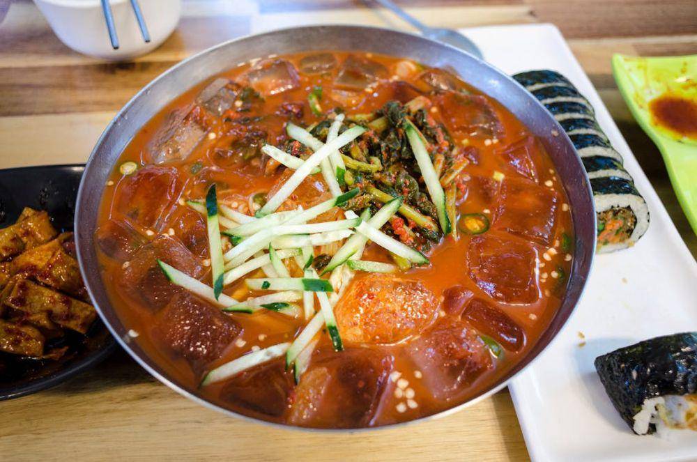 ilustrasi naengmyeon (pexels.com/makafood)