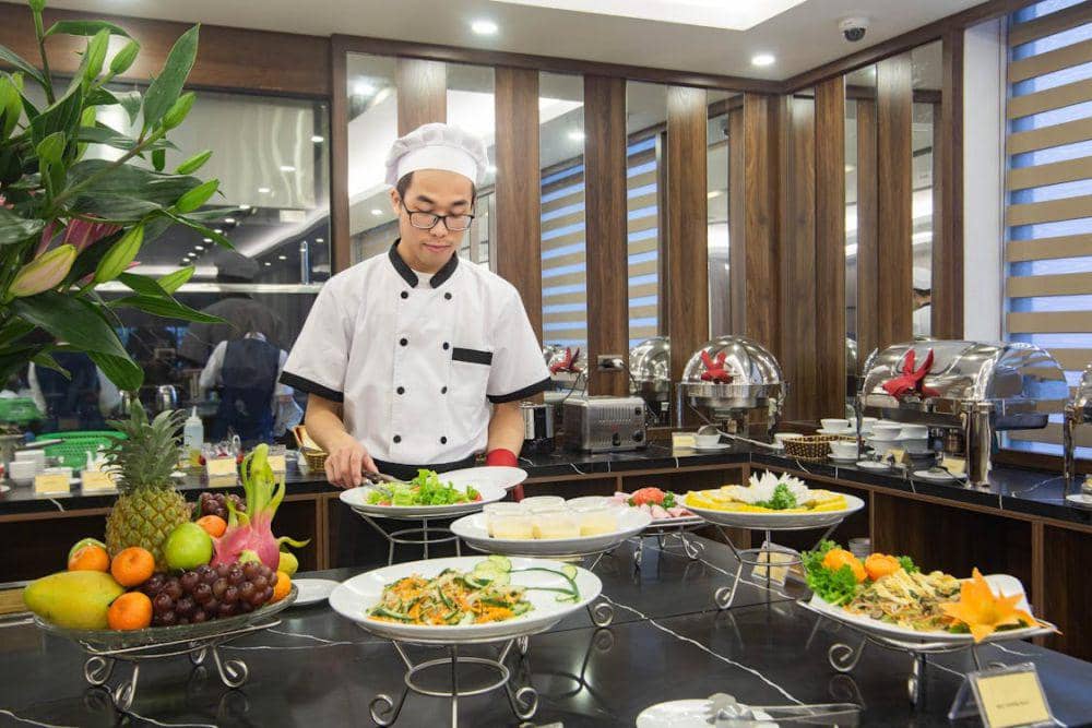 ilustrasi refill makanan (pexels.com/Western Skyline Hotel)