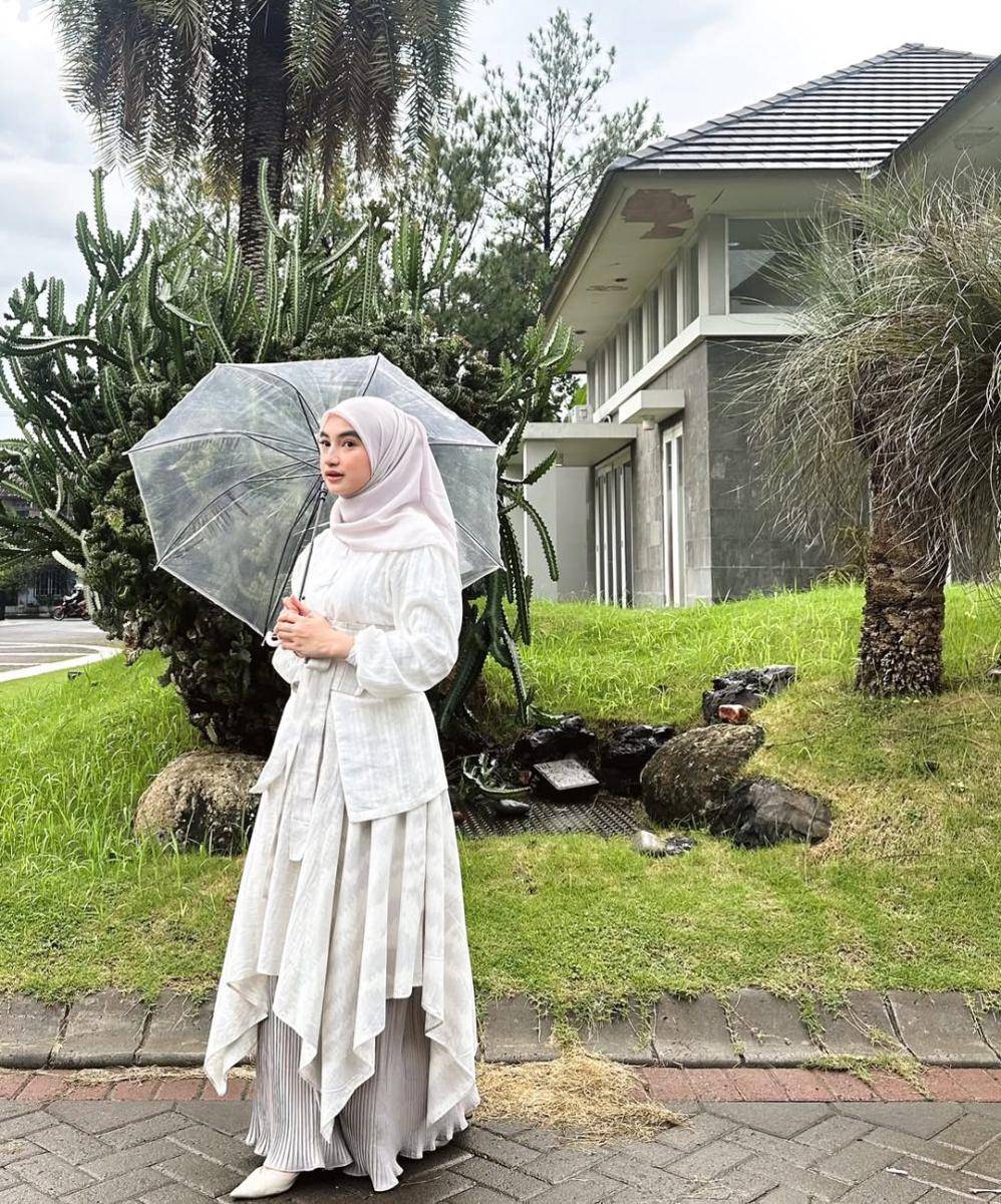 Inspirasi OOTD ala Olivia Findas (instagram.com/oliviafindas)