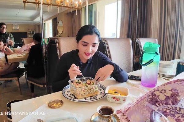 9 Potret Ashanty Jalani Puasa Makan 120 Jam, Hanya Minum Air dan Teh
