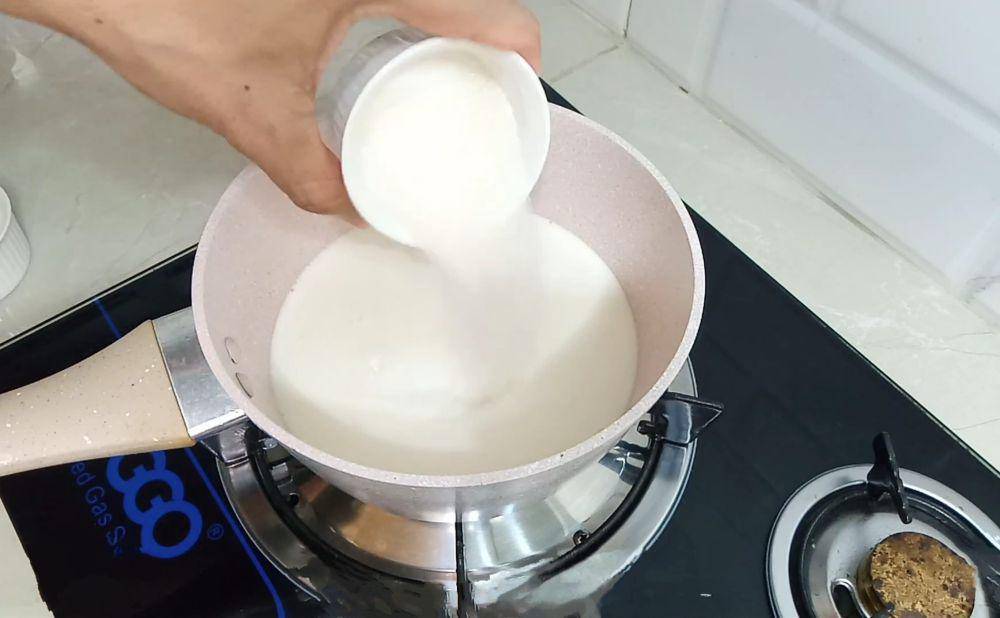 ilustrasi membuat vla susu (YouTube.com/Resep Abi)