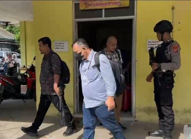 Tangkap layar kegiatan penggeledahan KPK di kantor Dinas Perkim Lampung Tengah. (IDN Times/Istimewa).