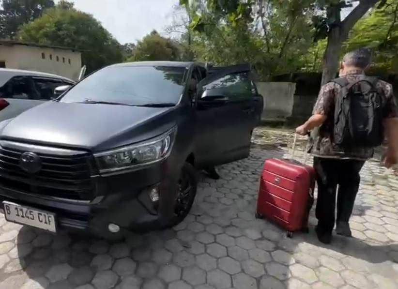 Tangkap layar kegiatan penggeledahan KPK di kantor Dinas Perkim Lampung Tengah. (IDN Times/Istimewa).