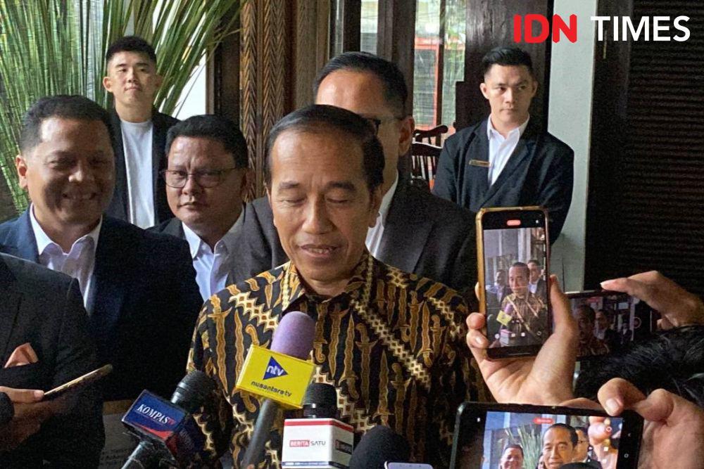 Presiden ketujuh Joko "Jokowi" Widodo bertemu Tim Kuasa Hukumnya di Menteng, Jakarta Pusat (IDN Times/Aryodamar)