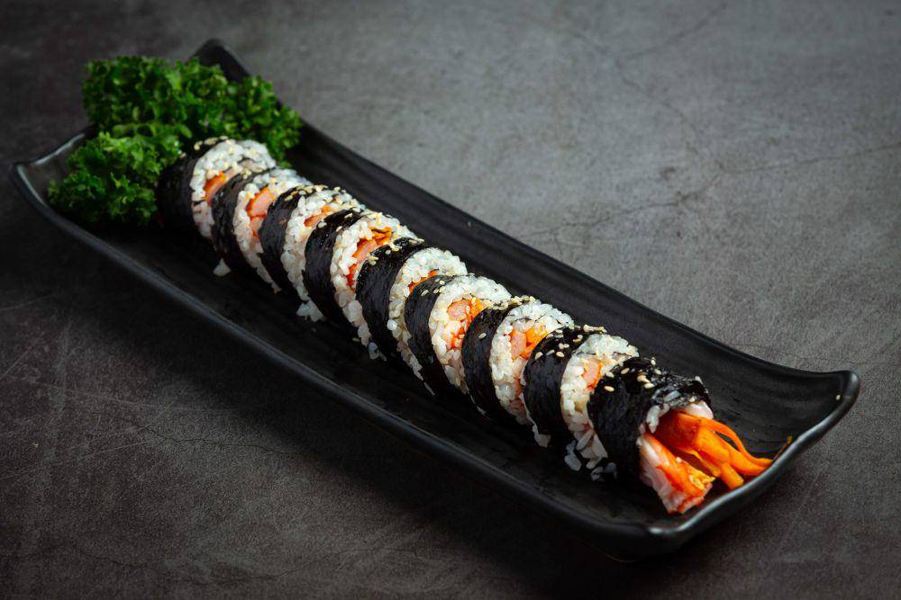 ilustrasi kimbap (freepik.com/jcomp)