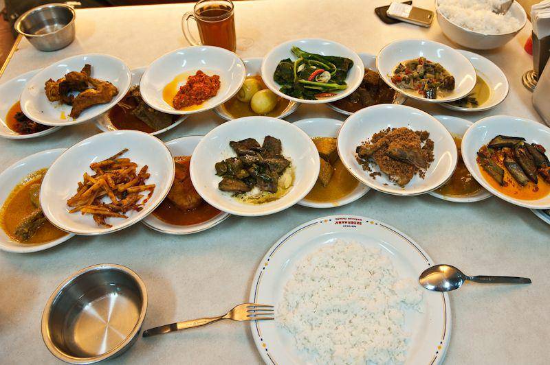 ilustrasi nasi padang (commons.wikimedia.org/John Orford)