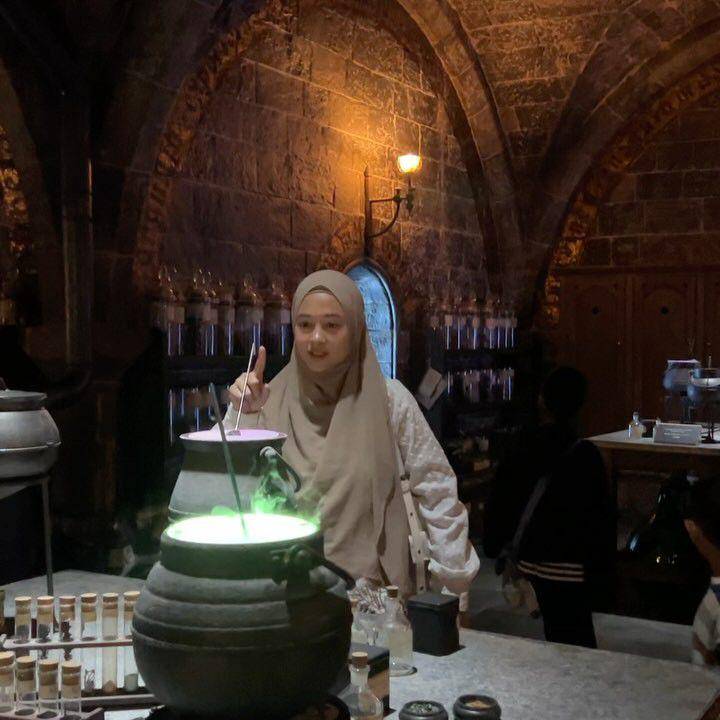 potret keluarga Poppy Bunga (instagram.com/poppybungariphat)