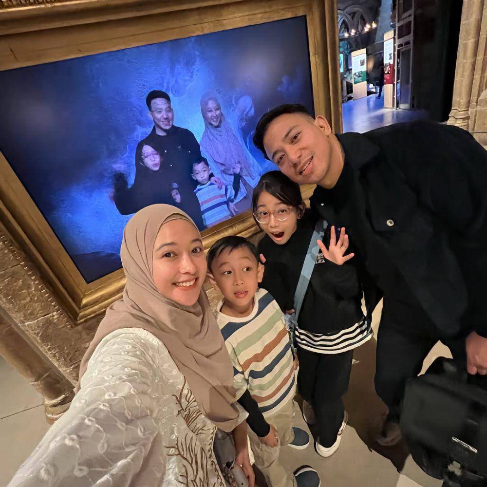 potret keluarga Poppy Bunga (instagram.com/poppybungariphat)