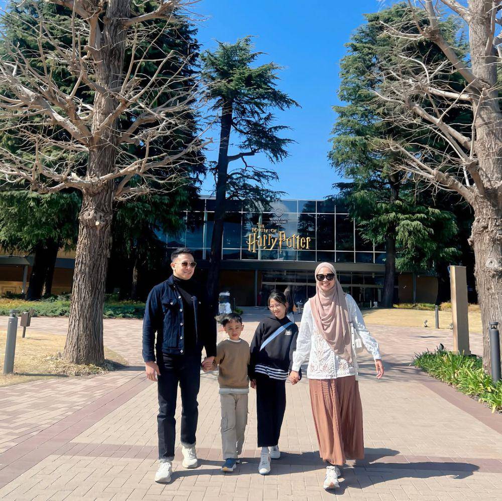 potret keluarga Poppy Bunga (instagram.com/poppybungariphat)
