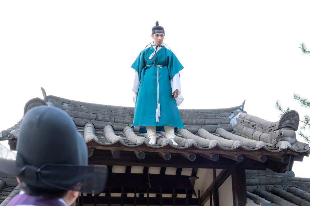 8 Aksi Nyeleneh Yoon Gab usai Dirasuki Gangcheori The Haunted Palace