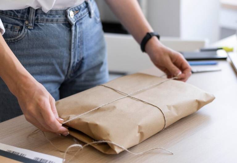 ilustrasi packaging kertas (freepik.com/freepik)