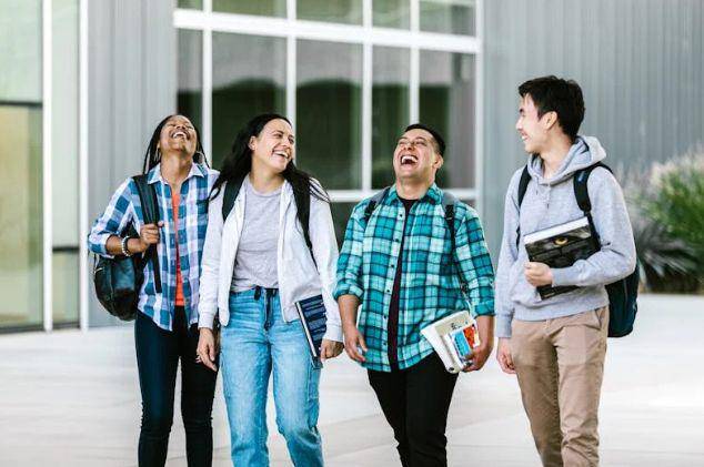 ilustrasi pertemanan mahasiswa (pexel.com/RDNE Stock project)