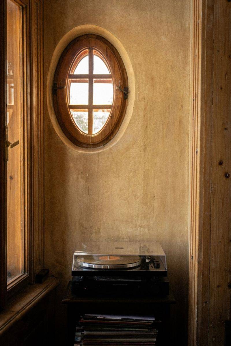 desain jendela kayu (unsplash.com/stenedit)