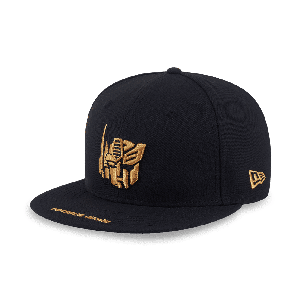 Foto 2.1 [Kiri] Perpaduan siluet Optimus Prime dan Autobots di bagian depan topi untuk kesan yang bold.png