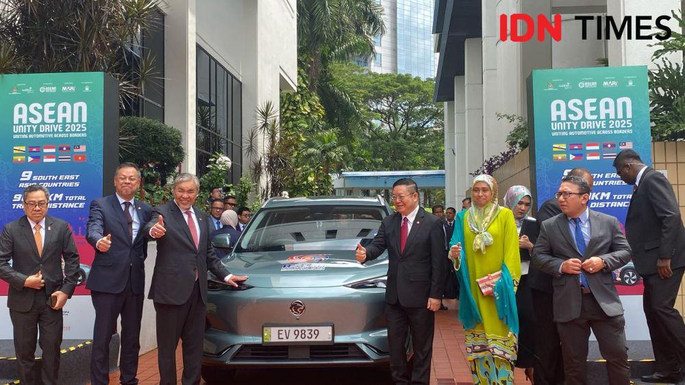 Wakil PM Malaysia Ahmad Zahid Hamidi dan Sekjen ASEAN luncurkan ASEAN Unity Drive 2025 di Jakarta. (IDN Times/Marcheilla Ariesta)