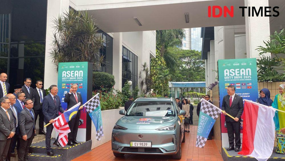 Wakil PM Malaysia Ahmad Zahid Hamidi dan Sekjen ASEAN luncurkan ASEAN Unity Drive 2025 di Jakarta. (IDN Times/Marcheilla Ariesta)