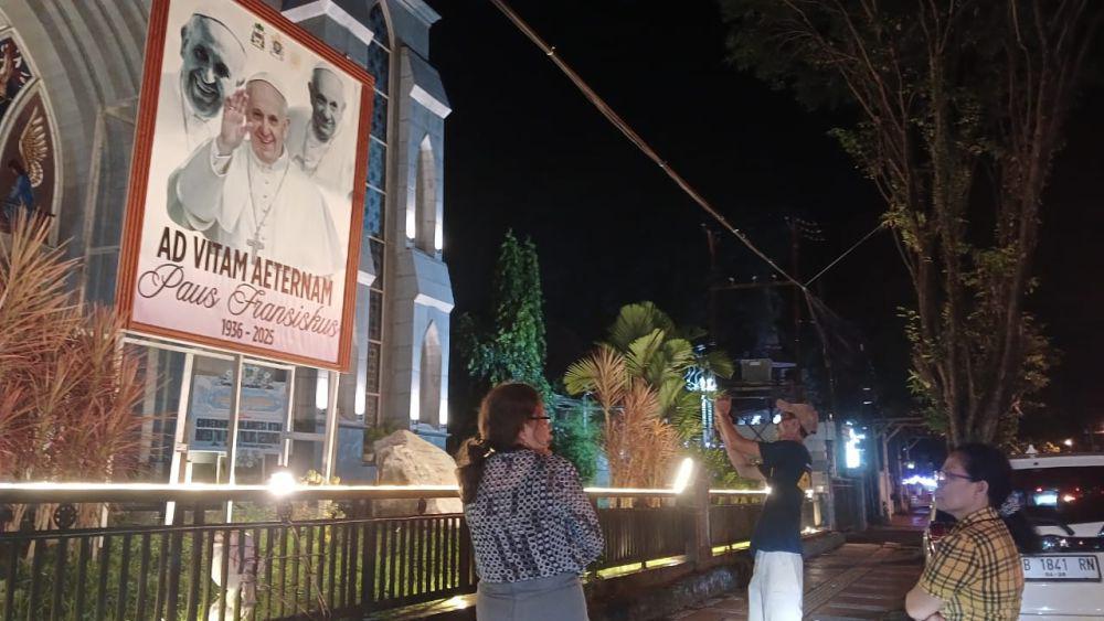 Gereja Katedral Manado Gelar Misa Arwah Paus Fransiskus 25 April 2025