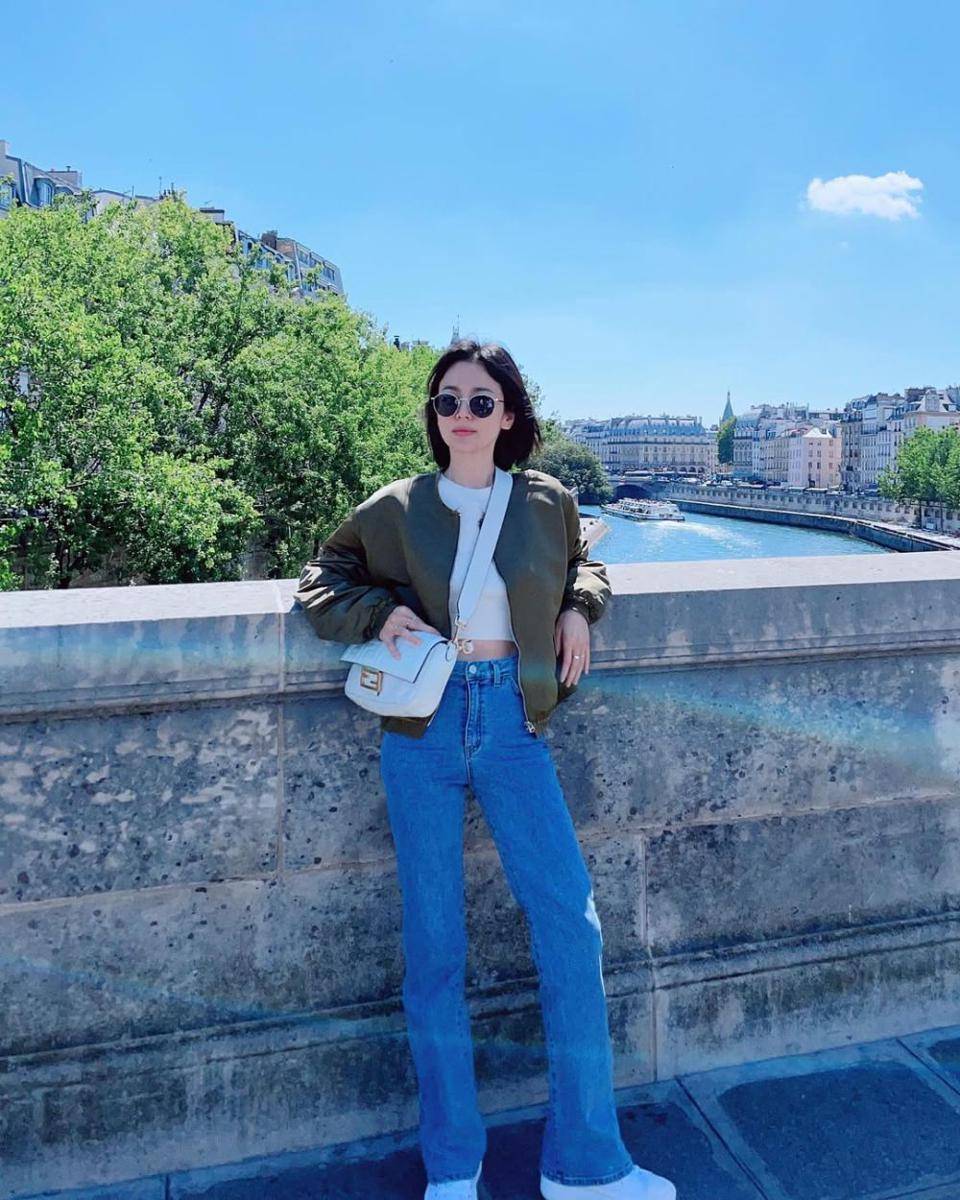 ide outfit hangout keren ala Song Hye Kyo (instagram.com/kyo1122)