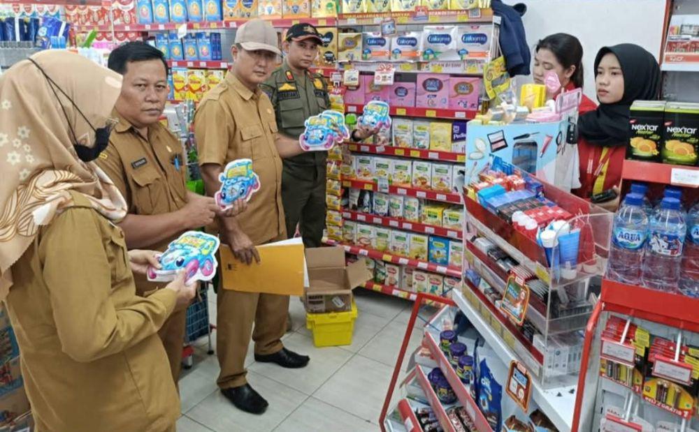 Pol PP Muba Temukan 2 Produk Mengandung Babi di Minimarket
