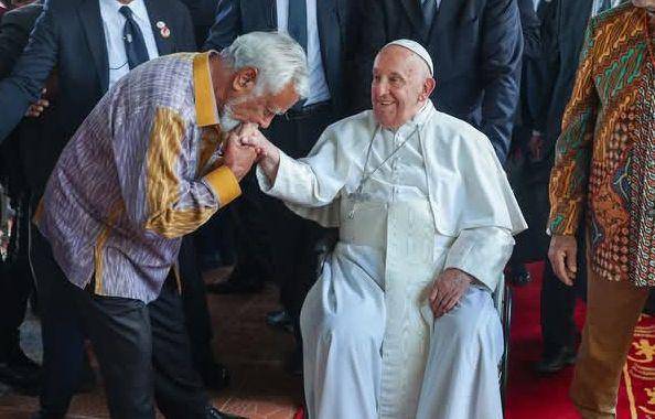 Xanana Gusmao bertemu Paus Fransiskus yang mengunjungi Timor Leste. (facebook.com/Primeiro-Ministro RDTL: Kay Rala Xanana Gusmão