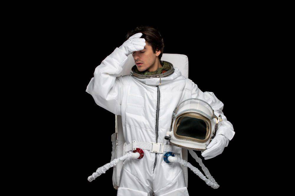 Ilustrasi astronot dengan ekspresi pusing (Freepik.com/kamranaydinov)