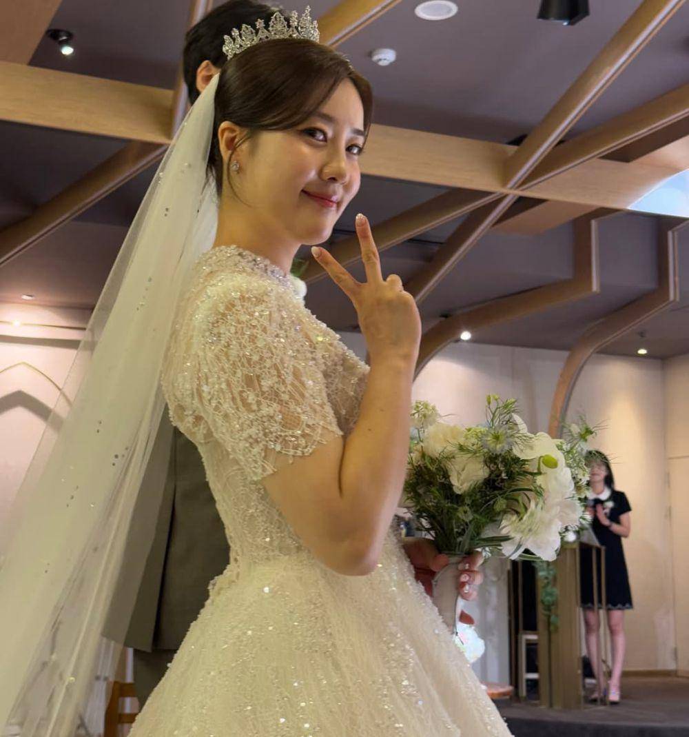 potret pernikahan Noeul eks Rainbow (instagram.com/noh.eul_89)