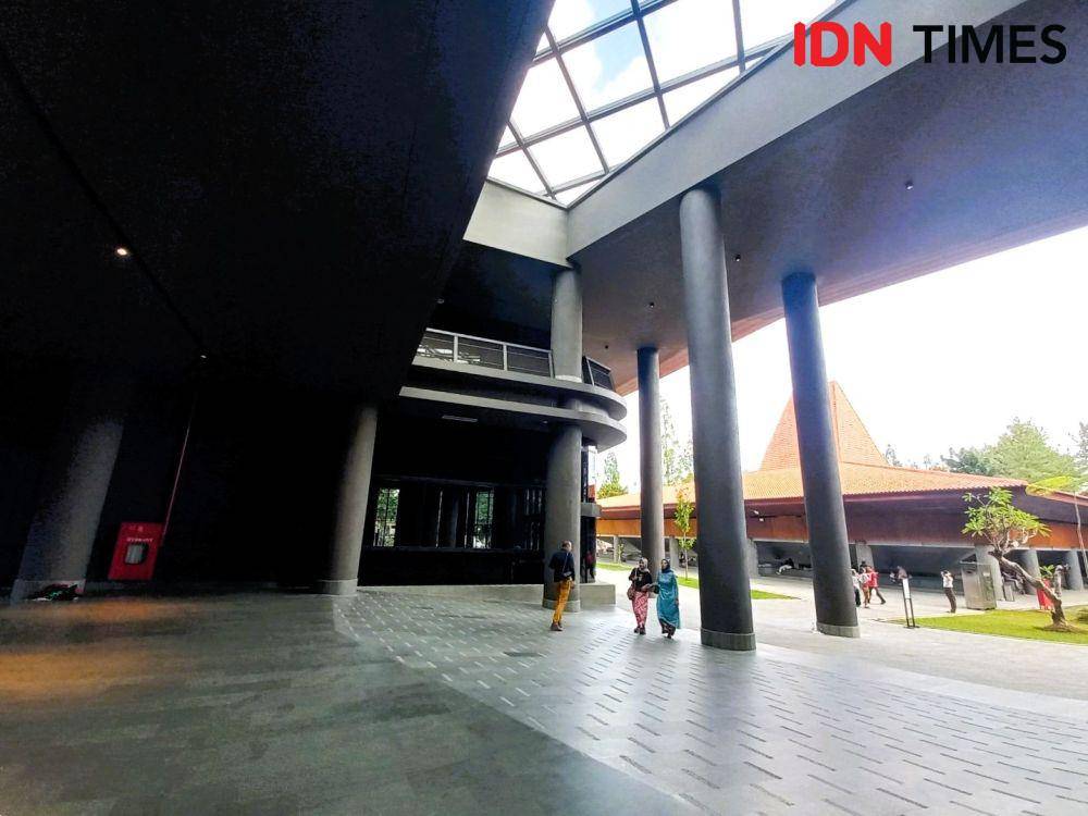 Mahasiswa dan masyarakat umum beraktivitas di GIK UGM (IDN Times/Yogie Fadila)