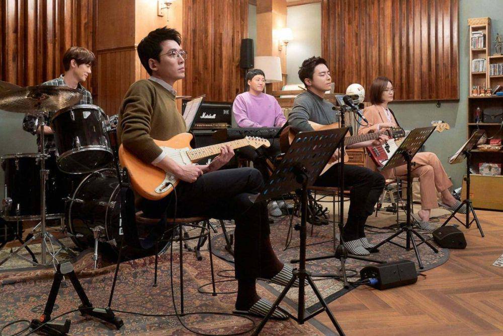 Grup band 'Mido and Falasol' yang tampil di drama Hospital Playlist