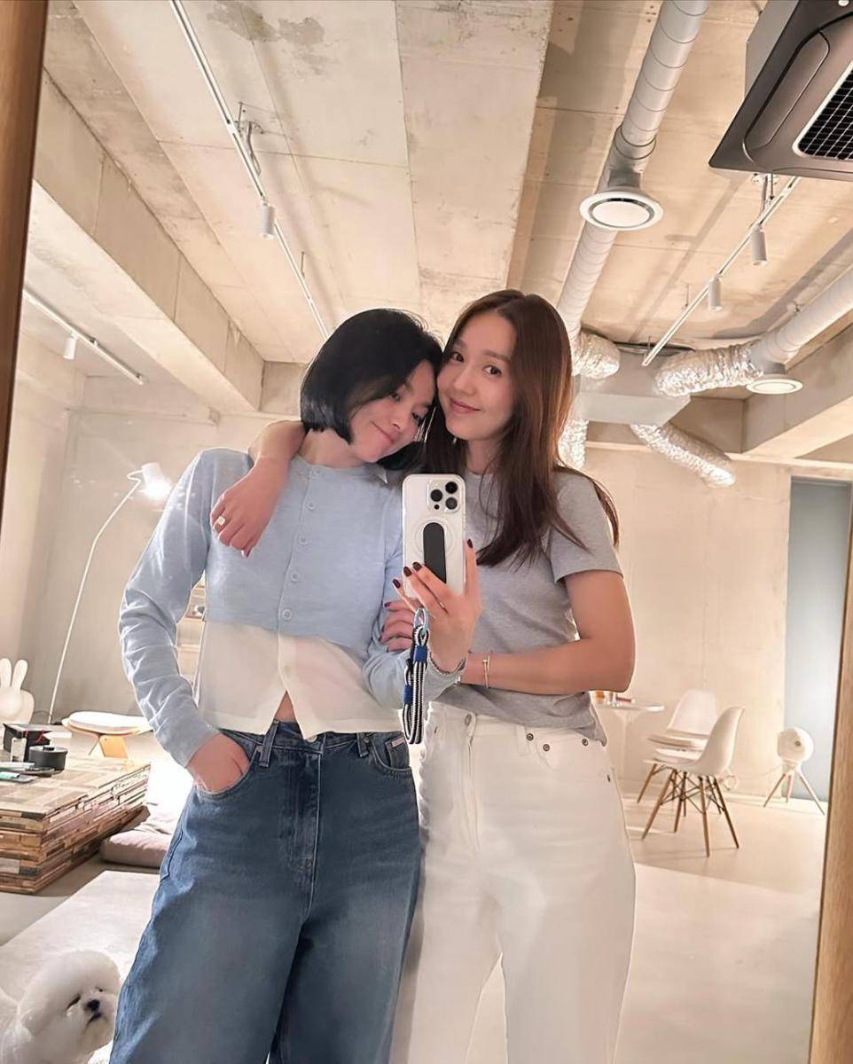 ide outfit hangout keren ala Song Hye Kyo (instagram.com/kyo1122)