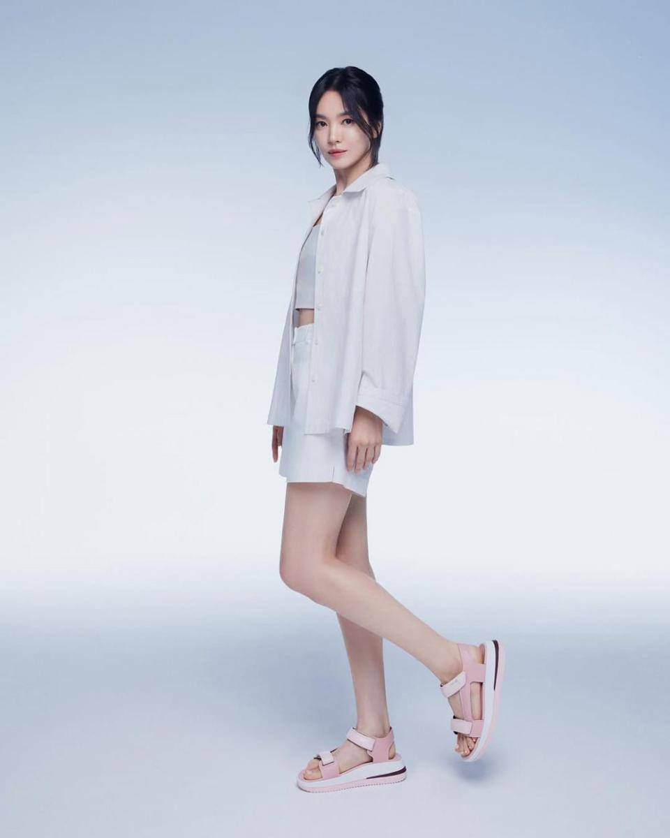 ide outfit hangout keren ala Song Hye Kyo (instagram.com/kyo1122)