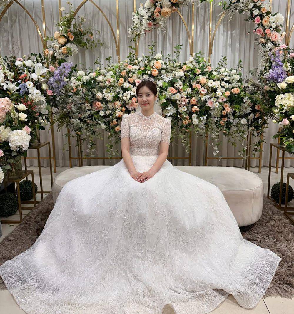 potret pernikahan Noeul eks Rainbow (instagram.com/noh.eul_89)