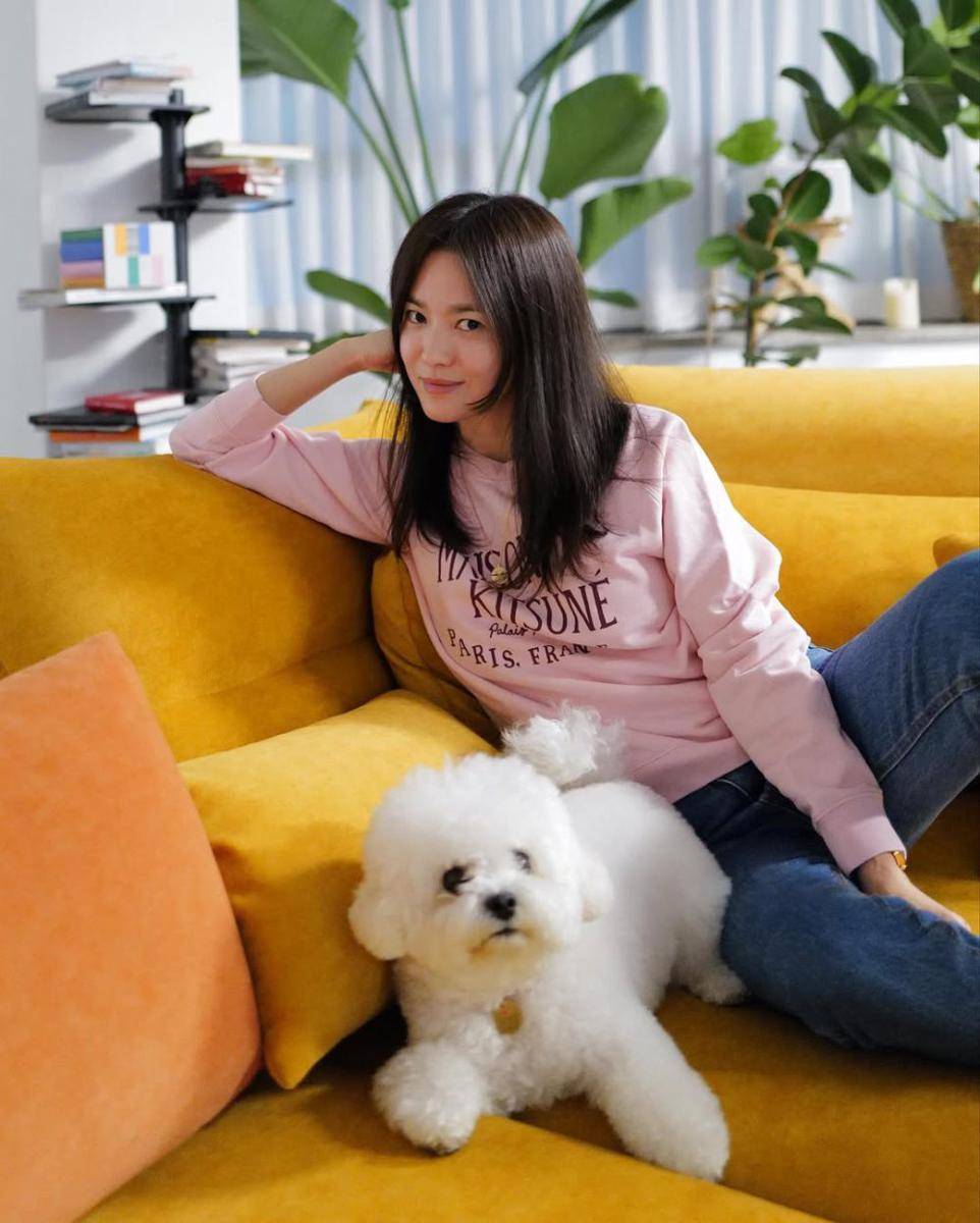 ide outfit hangout keren ala Song Hye Kyo (instagram.com/kyo1122)