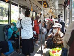 Penumpang BRT Semarang. (Joglojateng.com)