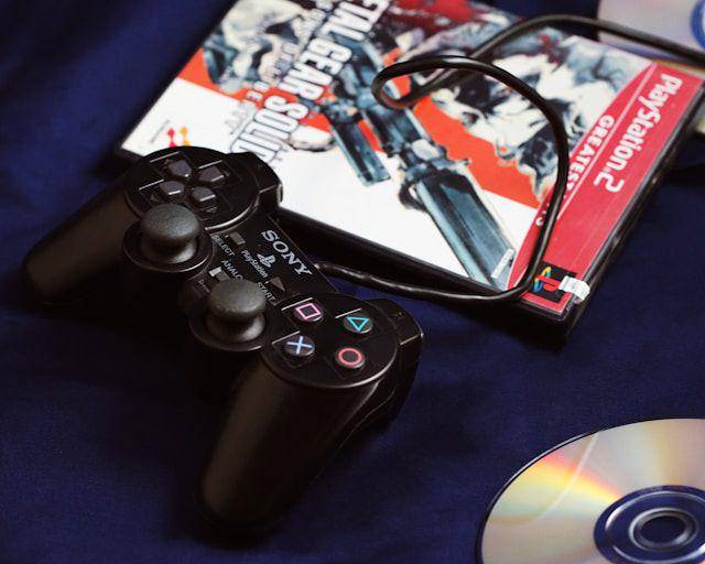 ilustrasi stik dan game PS2 (unsplash.com/@curtissberry)