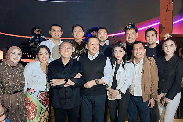 8 Potret Tamu Artis di Ulang Tahun ke-50 Uya Kuya, Banyak Politisi