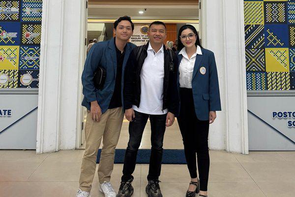 7 Potret Ashanty Ujian Proposal S3, Didampingi Anang dan Azriel