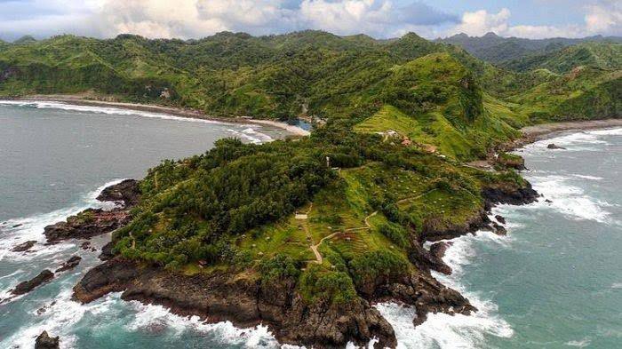 foto Geopark Kebumen dari ketinggian (jatengprov.go.id)