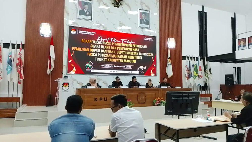 Rekapitulasi hasil PSU Pilkada Magetan 2024. IDN Times/ Riyanto.