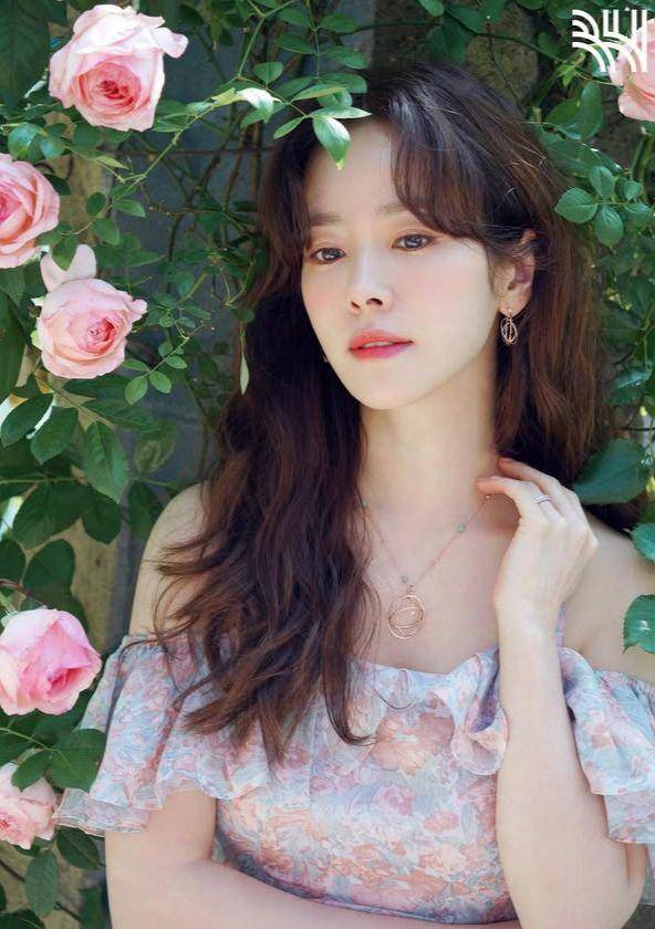 inspirasi makeup Han Ji Min (instagram.com/roma.emo)
