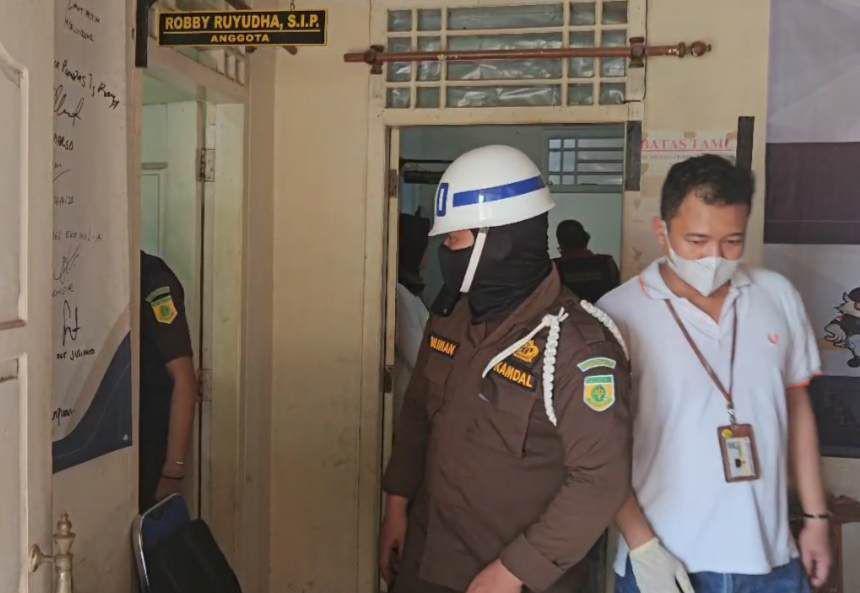 Penyidik Kejari Geledah Kantor Bawaslu Mesuji, Terkait Dugaan Korupsi?