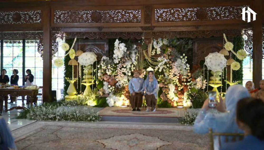 Mitoni Aaliyah Massaid dan Thariq Halilintar. (Youtube.com/Thariq Halilintar)
