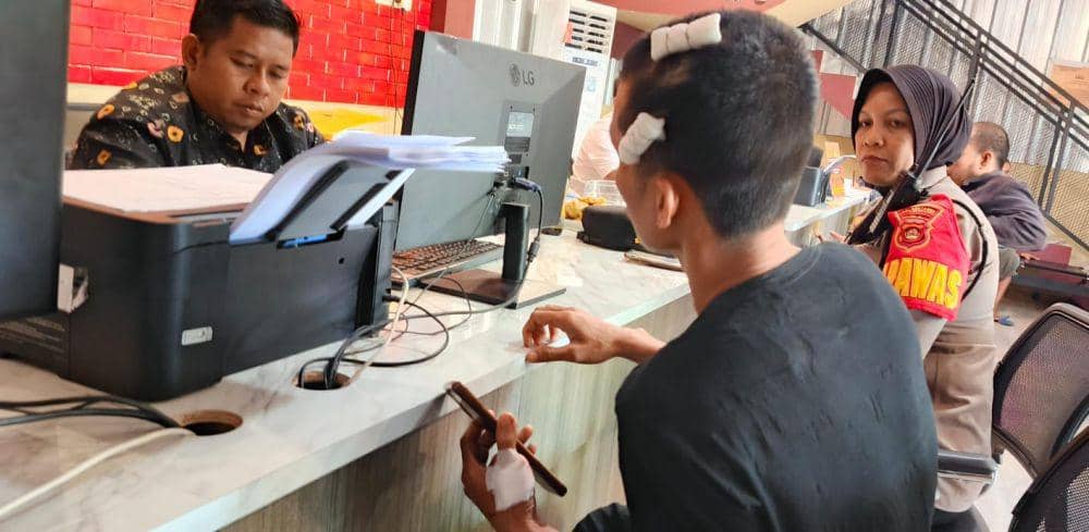 Pria di Palembang Nyaris Tewas usai Dibacok Tetangga dengan Parang