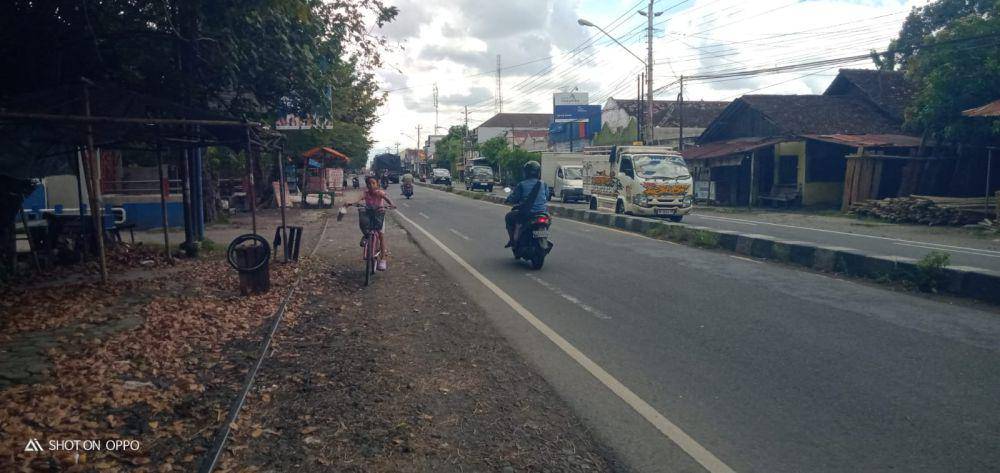 Ruas jalan dari gapura masuk Bantul hingga Simpang Tiga Cepit.(IDN Times/Daruwaskita)