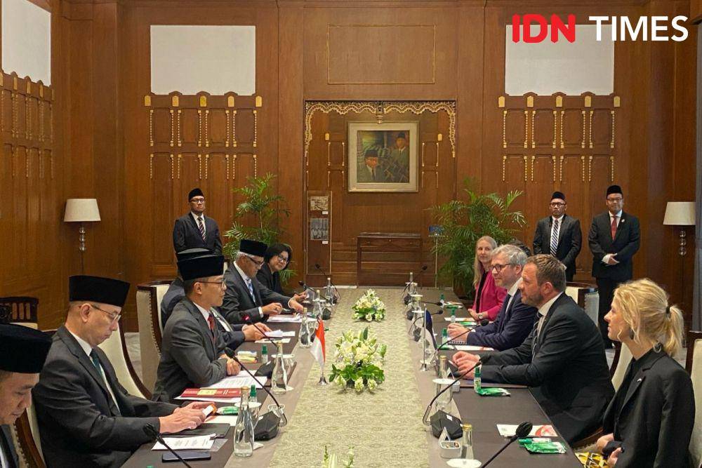 Menlu Sugiono lakukan pertemuan bilateral dengan Menlu Estonia Margus Tsahkna di Gedung Pancasila, Kementerian Luar Negeri RI, Jakarta. (IDN Times/Marcheilla Ariesta)