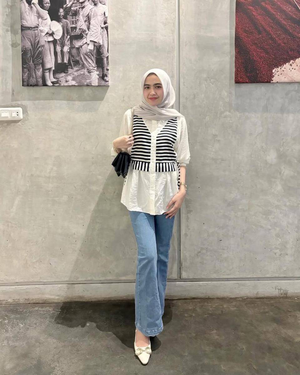 potret ide OOTD kasual hijab aksen stripe pattern ala Izzatul Jannah (instagram.com/izzatuljnh)